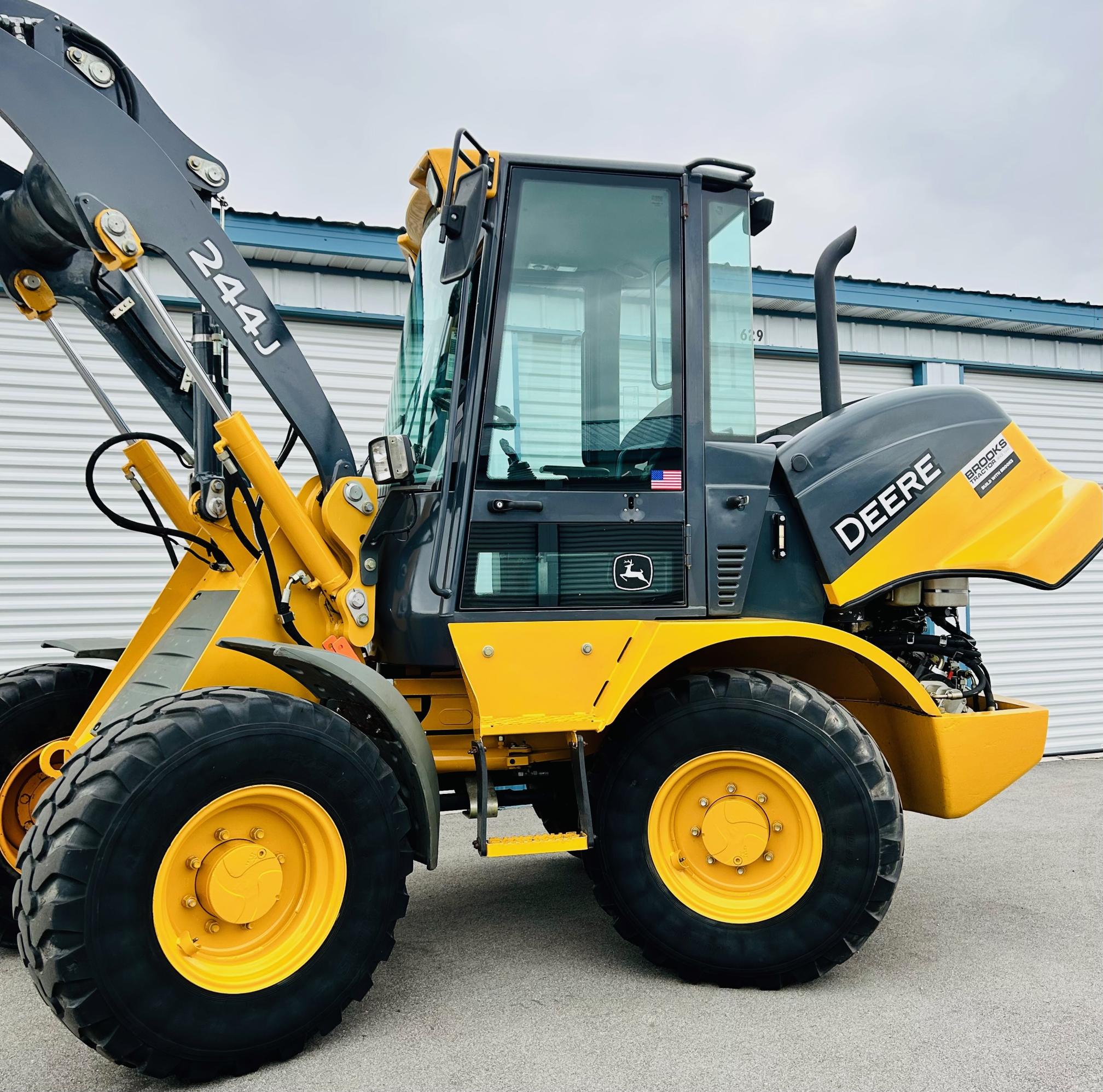 2014 DEERE 244J - Image 9